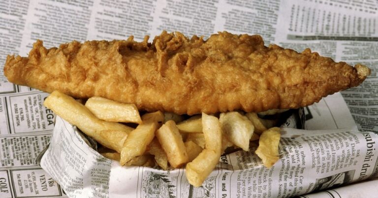 wrap food in the newspaper