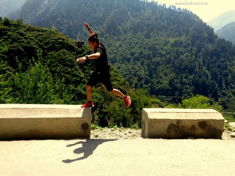 Trekking in Tosh