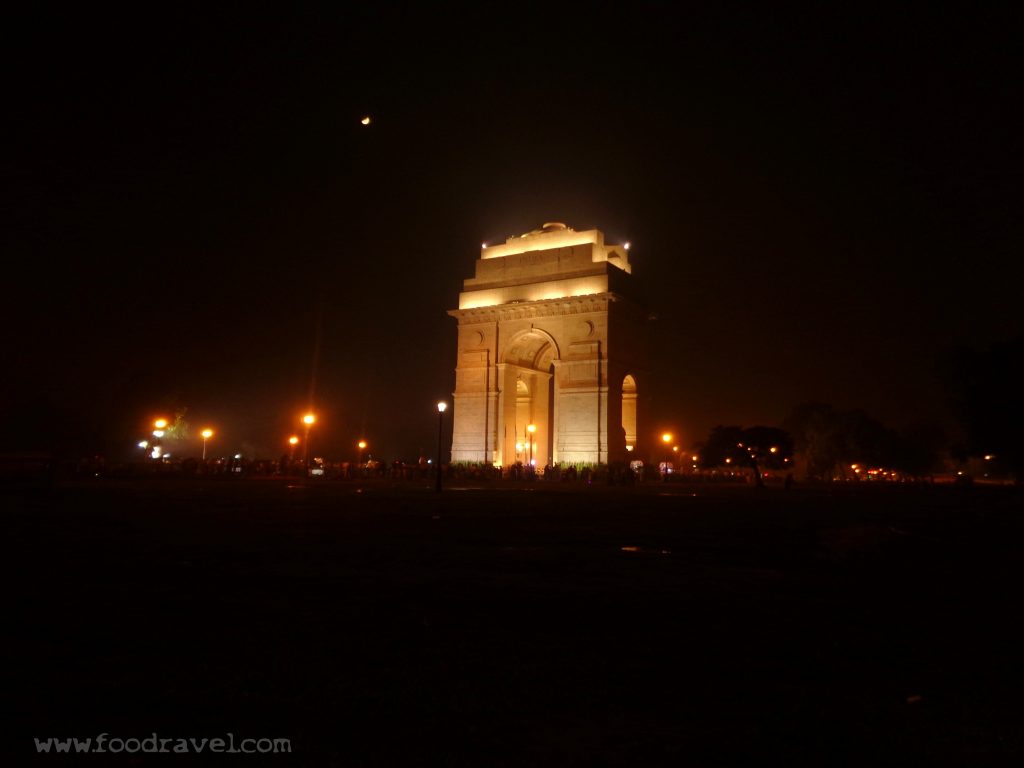 A Night at India Gate – When the War Memorial Showers in Colorful Lights