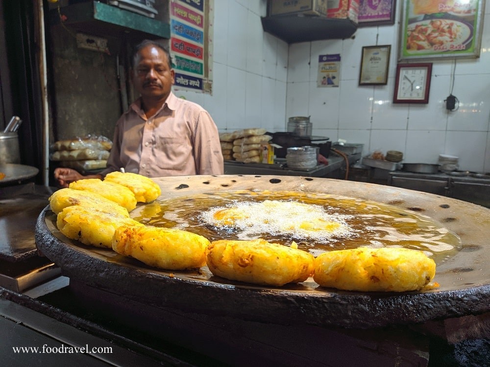 places to visit in agra for food