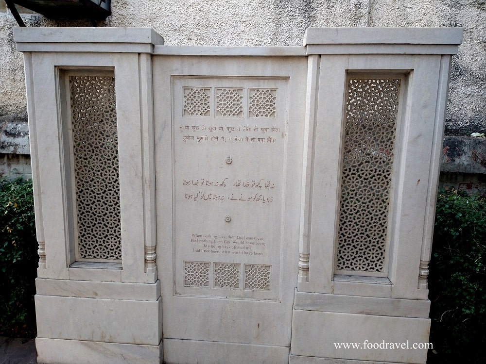 tomb of mirza ghalib