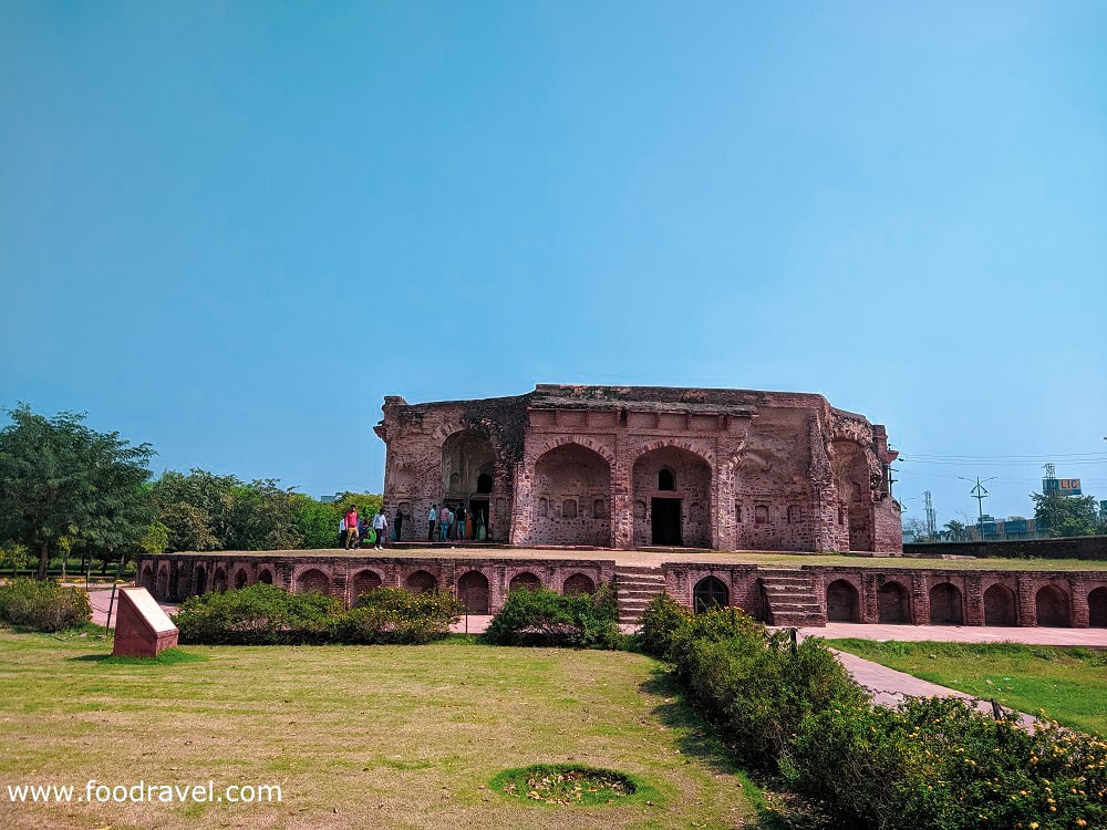 unknown tomb inside Akbar’s Tomb Complex