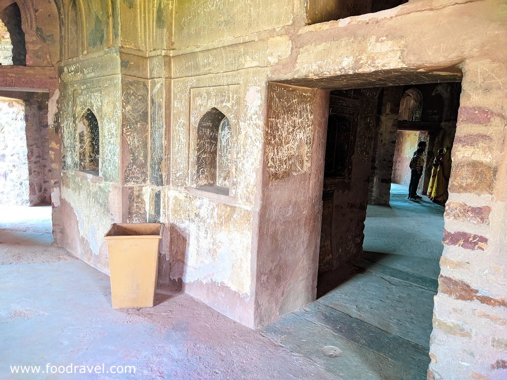 unknown tomb inside Akbar’s Tomb Complex