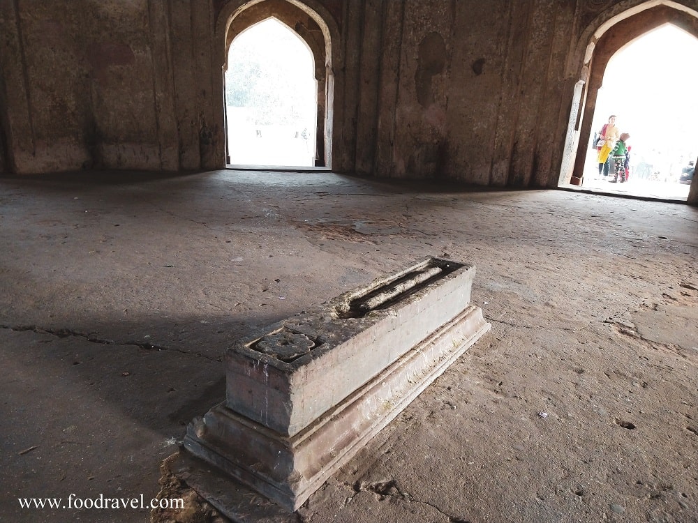 tomb of adham khan