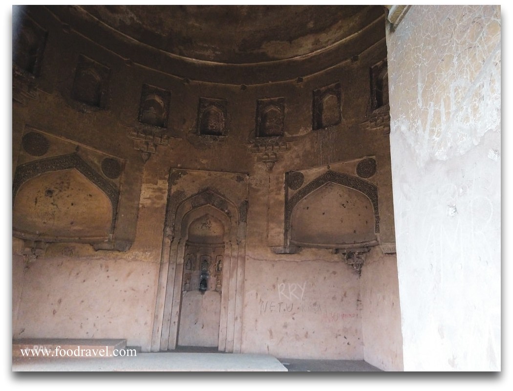 azim khan's tomb