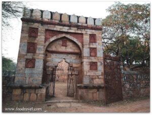 tomb of jamali kamali