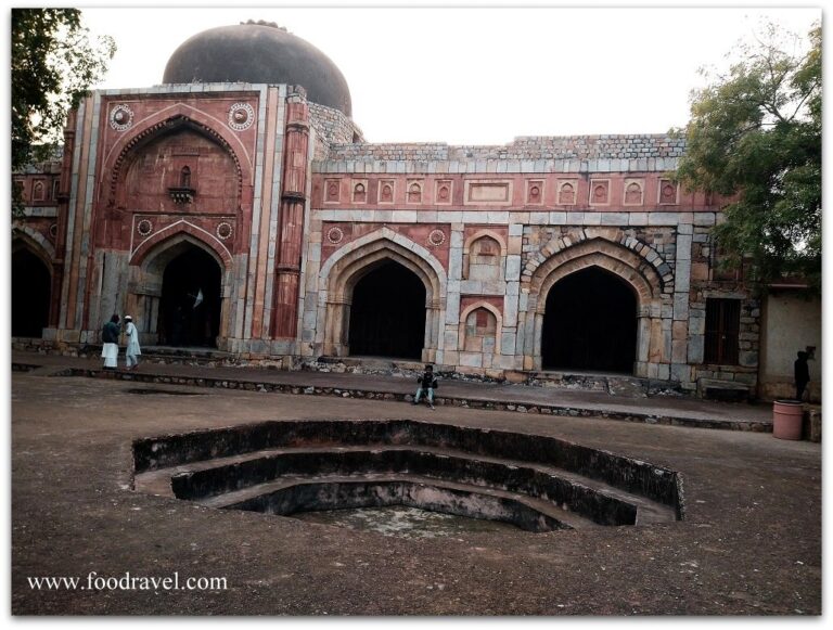 jamali kamali mosque and mausoleum
