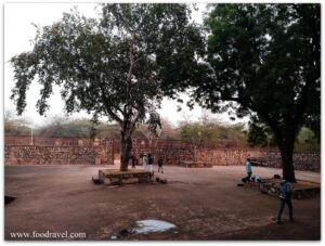 jamali kamali mosque and tomb