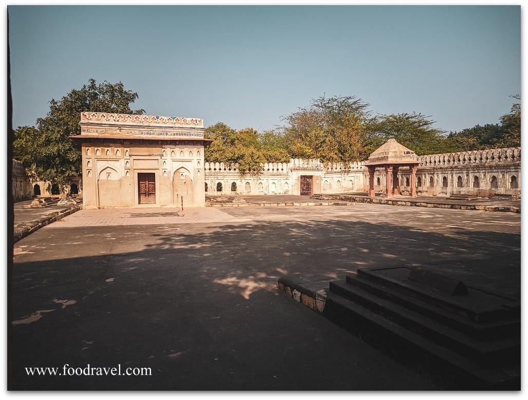 jamali kamali tomb and mosque