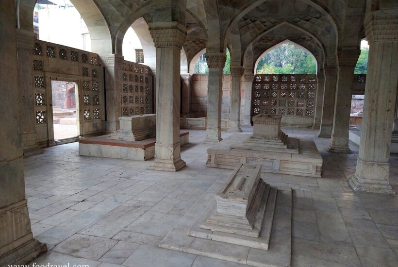 Chausath Khamba Nizamuddin – A 17th-century marble monument in Delhi