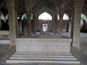 chaunsath khamba