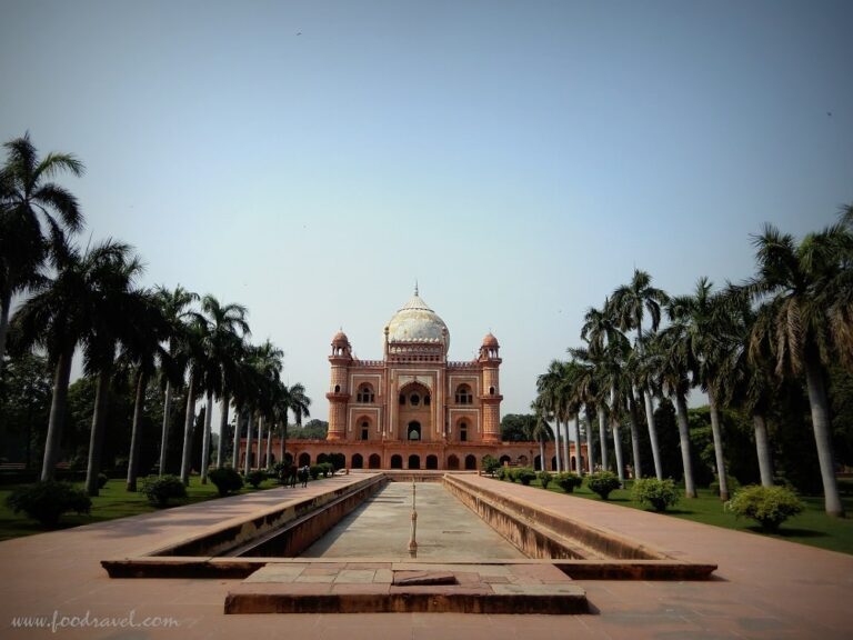 safdarjang tomb