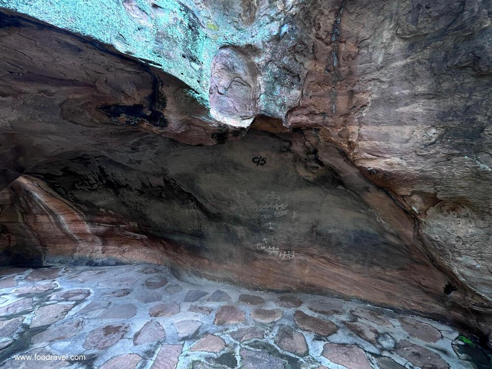 IMG_5718 bhimbekta rock shelter